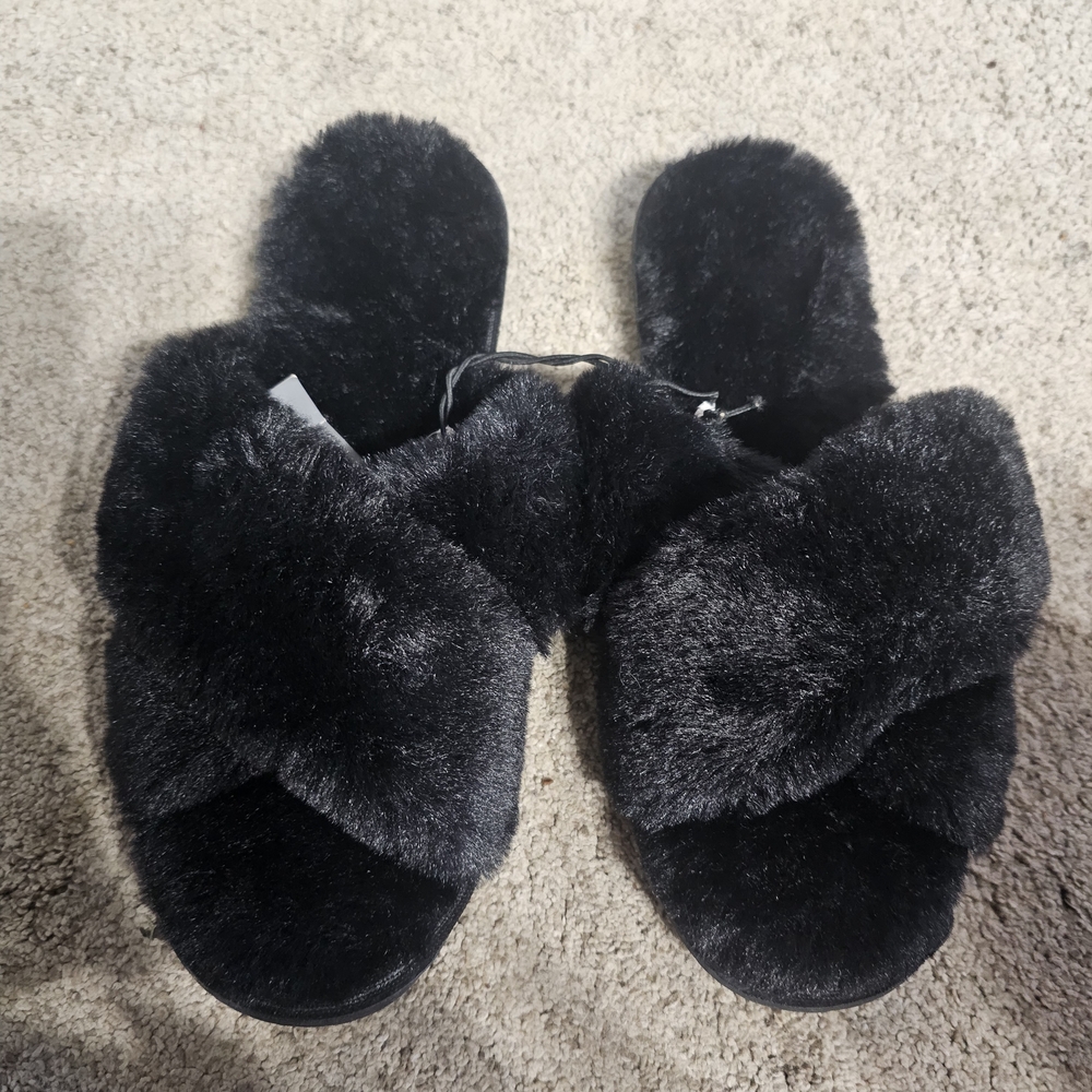 Cozy Black Faux Fur Women's Slippers